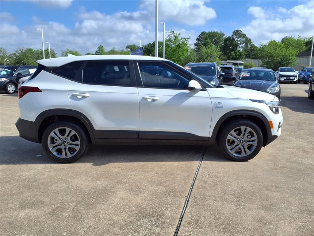 Certified 2022 Kia Seltos LX image 6