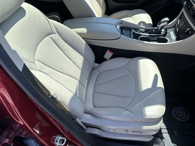 Used 2018 Buick Envision Premium AWD/4WD image 28