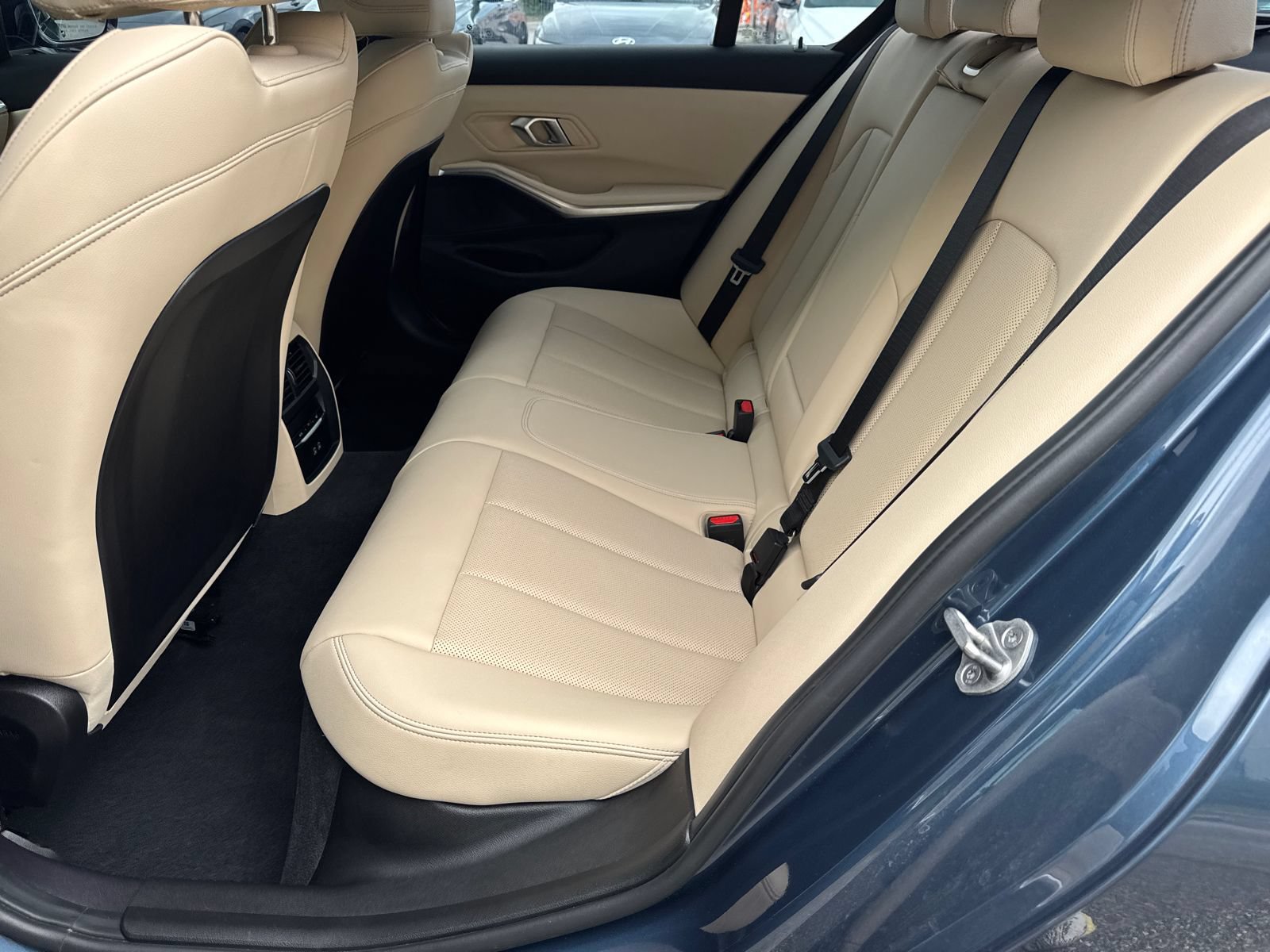 Used 2025 BMW 330i Sedan w/ M Sport Package RWD image 20