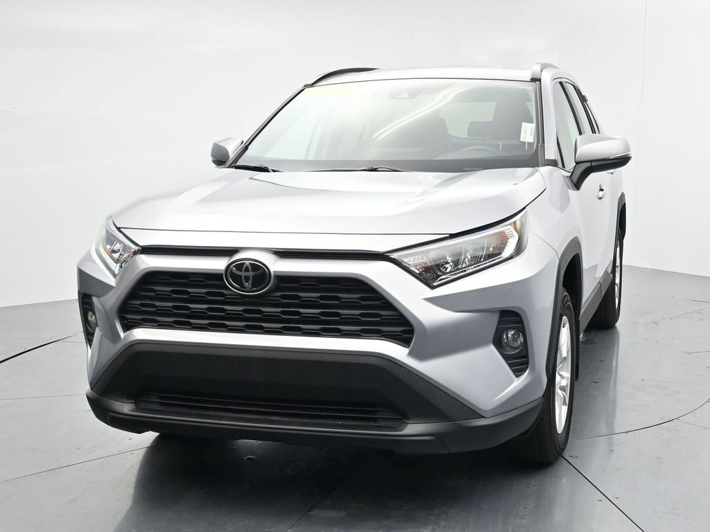 Used 2021 Toyota RAV4 XLE AWD/4WD image 3