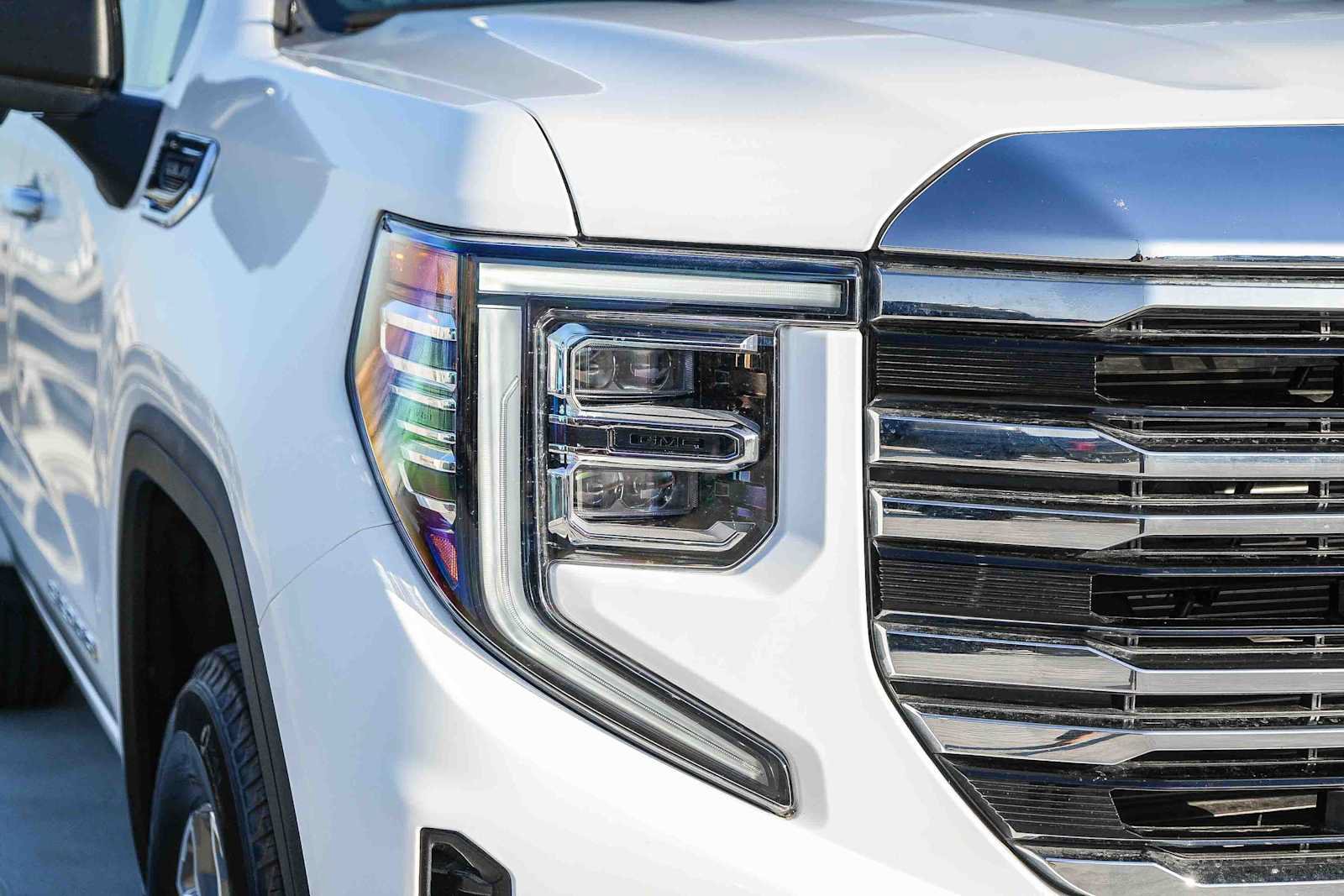 Used 2026 GMC Sierra 1500 SLT RWD image 4