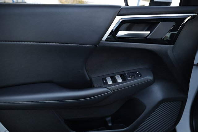 Used 2024 Mitsubishi Outlander SE image 14