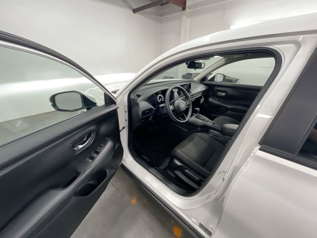 Used 2025 Honda HR-V LX image 10