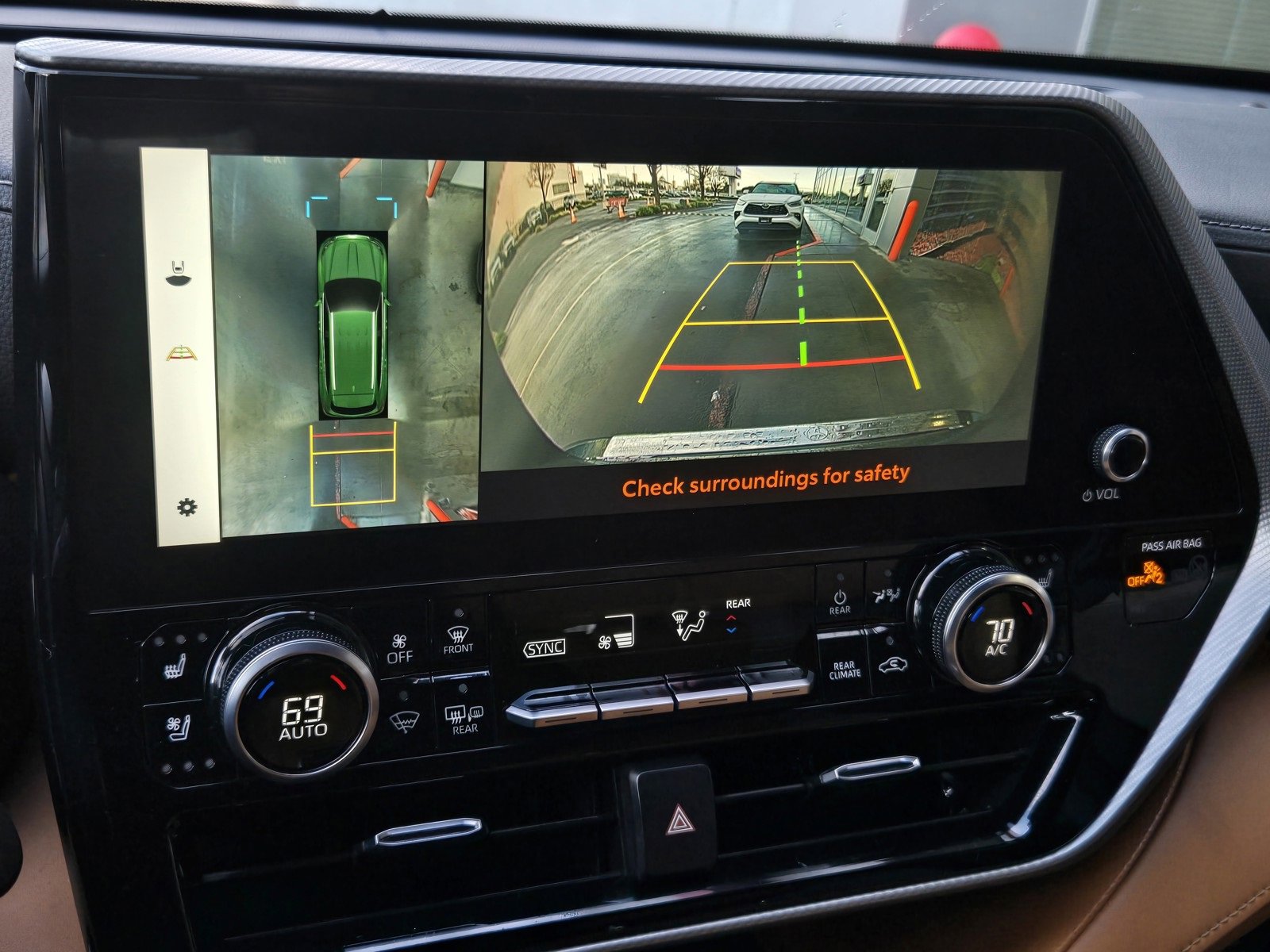 Used 2023 Toyota Highlander Platinum image 16