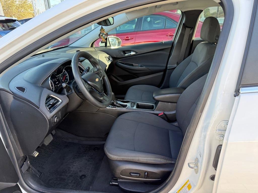 Used 2019 Chevrolet Cruze LT w/ Convenience Package image 25