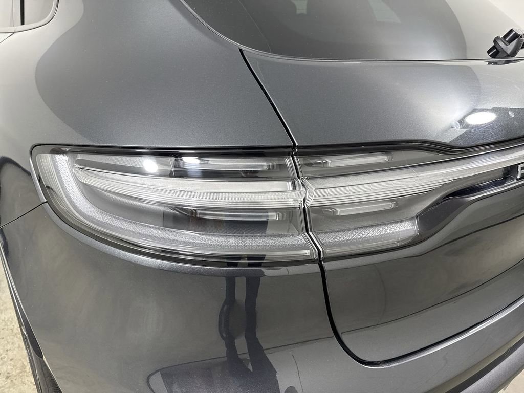 Certified 2025 Porsche Macan image 18
