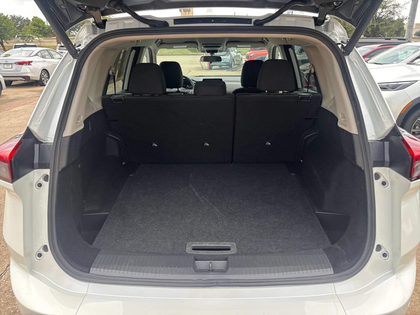 Used 2026 Nissan Rogue SV FWD image 33