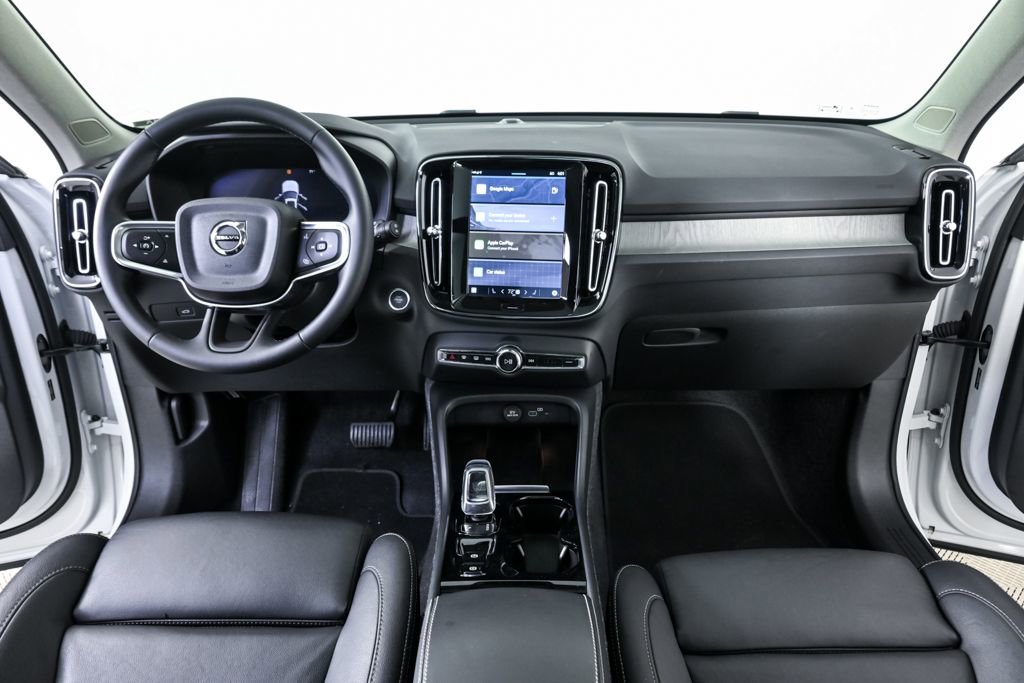 Certified 2025 Volvo XC40 B5 Plus image 19