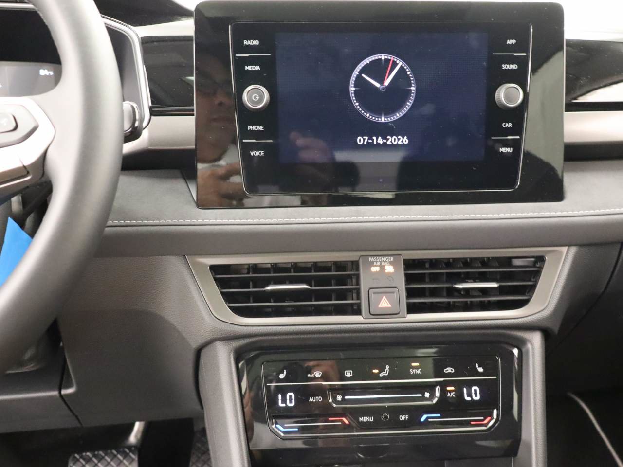 New 2026 Volkswagen Taos SE FWD image 9