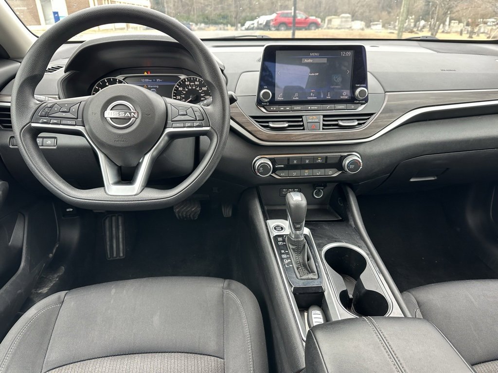 Used 2024 Nissan Altima 2.5 SV image 4