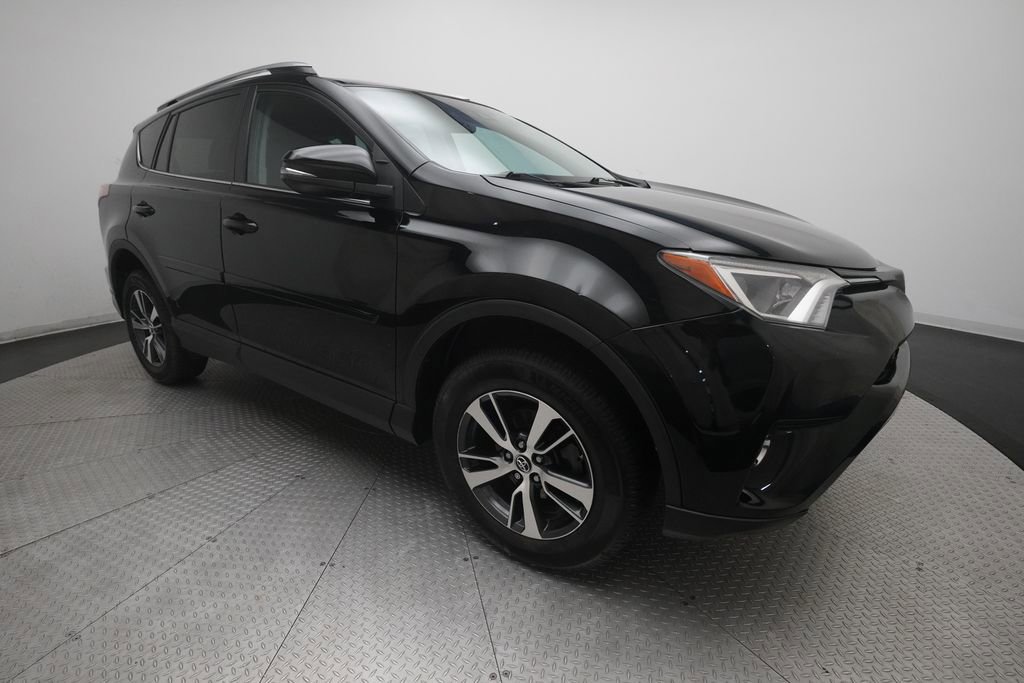 Used 2018 Toyota RAV4 XLE AWD/4WD image 33