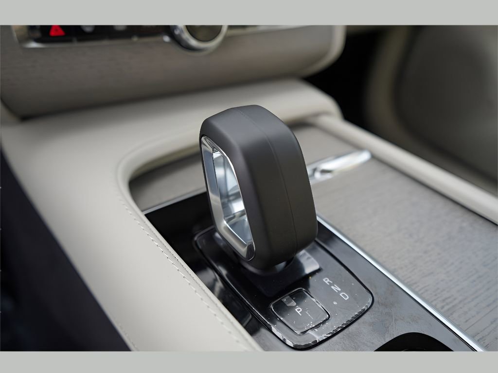 New 2025 Volvo XC90 T8 Plus w/ Protection Package Premier image 18