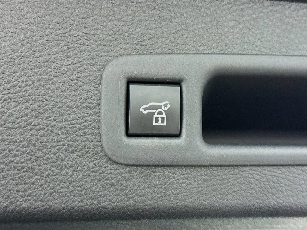 Certified 2025 Toyota Sienna XLE AWD/4WD image 31