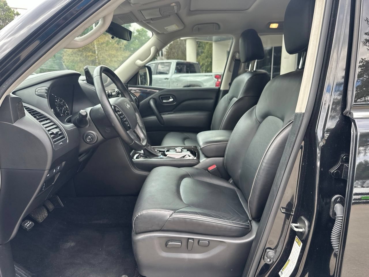 Used 2024 INFINITI QX80 Luxe w/ Cargo Package RWD image 9