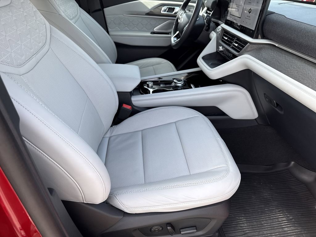 Used 2025 Ford Explorer Platinum w/ LUX Leather Package image 13