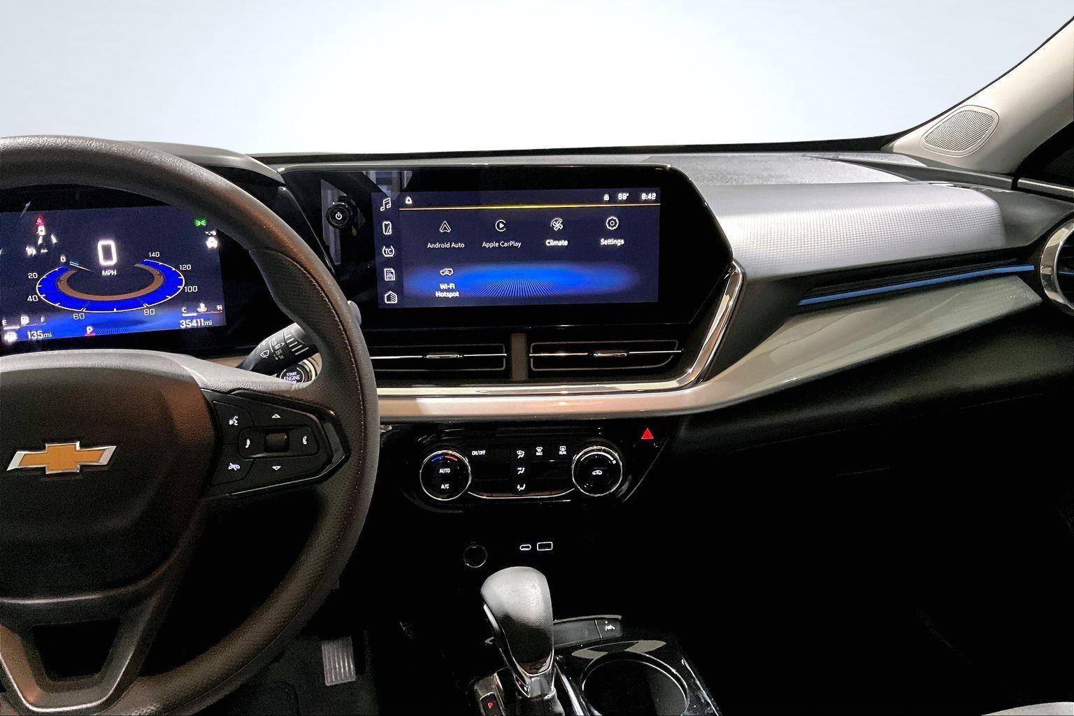 Used 2025 Chevrolet Trax LT image 7