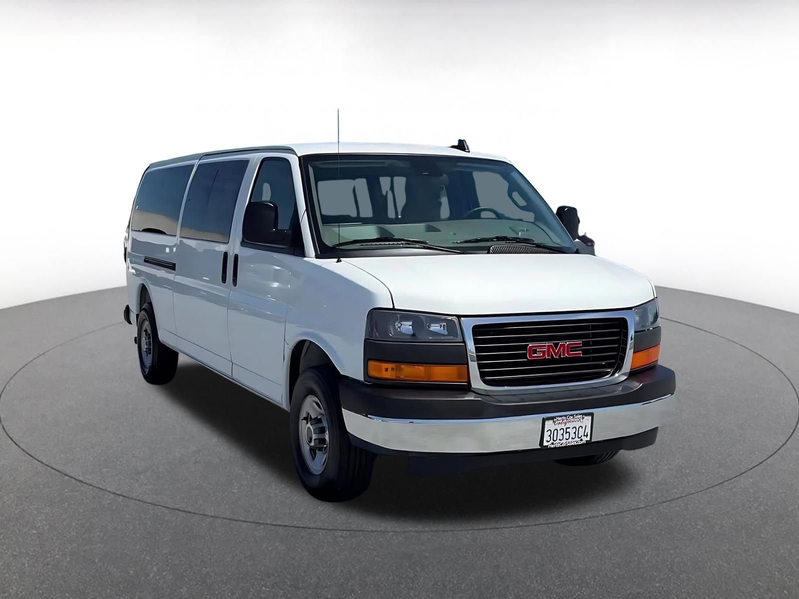 Used 2025 GMC Savana 3500 LT w/ LT Preferred Equipment Group RWD image 3