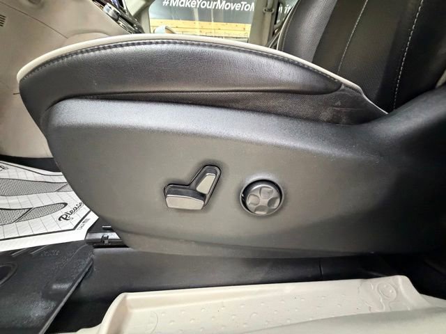 Used 2022 Chrysler Pacifica Limited FWD image 27