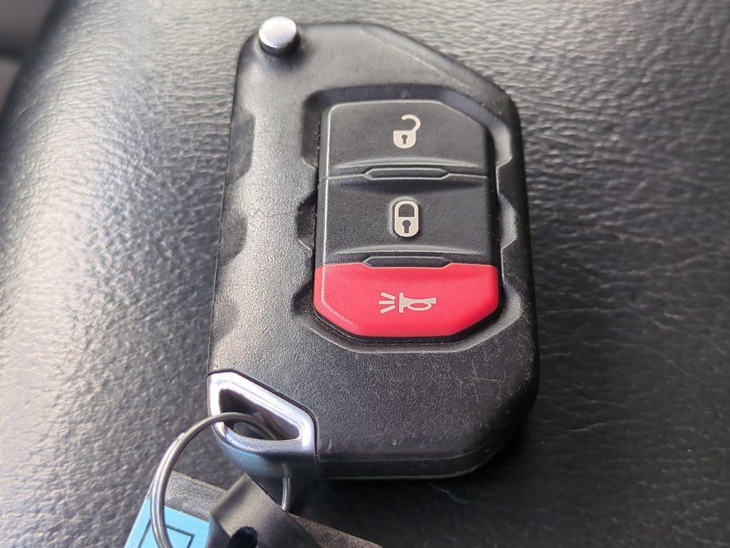 Used 2019 Jeep Wrangler Unlimited Sahara image 32