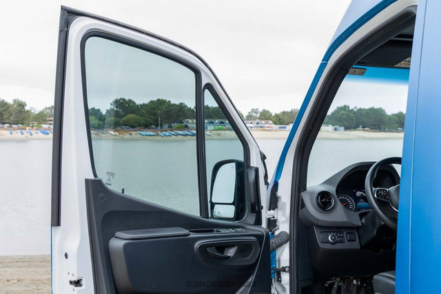 Used 2021 Mercedes-Benz Sprinter 2500 image 36