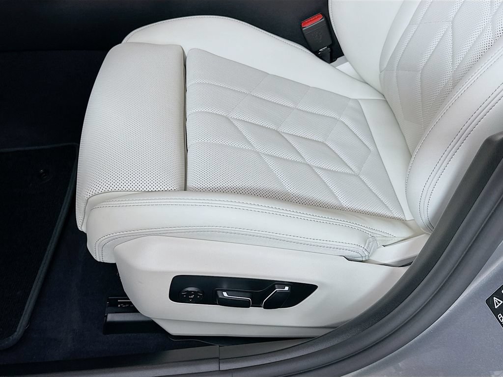 Used 2026 BMW 530i xDrive w/ M Sport Package AWD/4WD image 21
