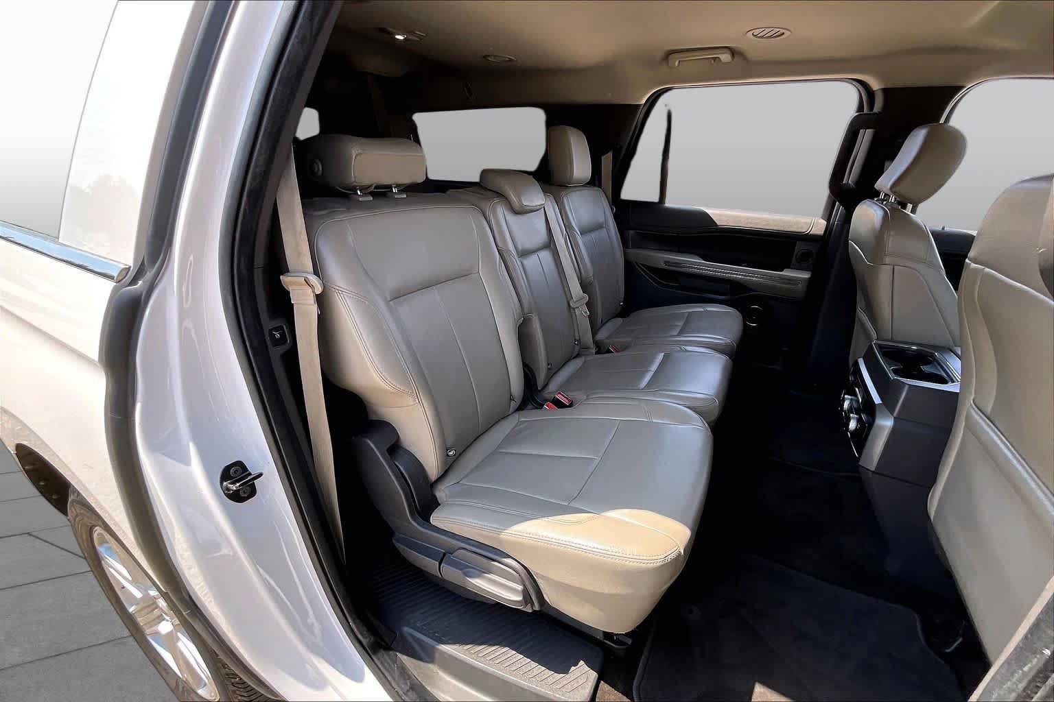 Used 2019 Ford Expedition Max XLT w/ Equipment Group 202A AWD/4WD image 19