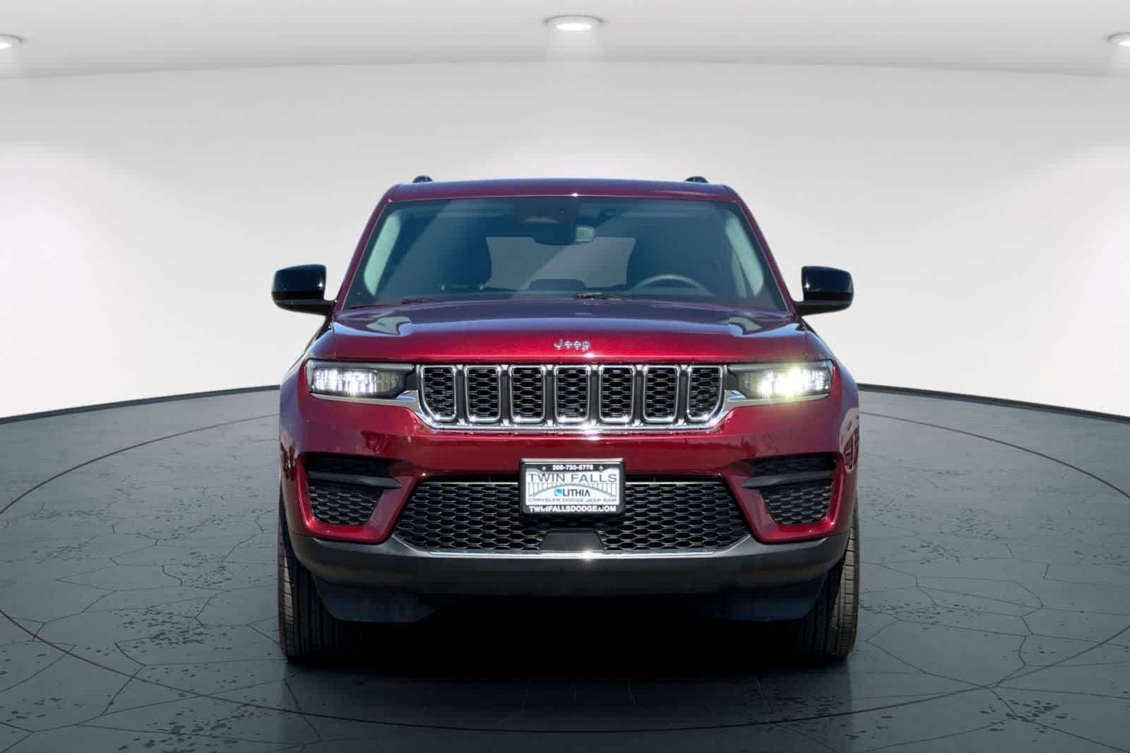 Certified 2023 Jeep Grand Cherokee Laredo w/ Luxury Tech Group I AWD/4WD image 10