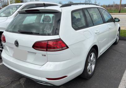 Used 2018 Volkswagen Golf SE FWD image 3