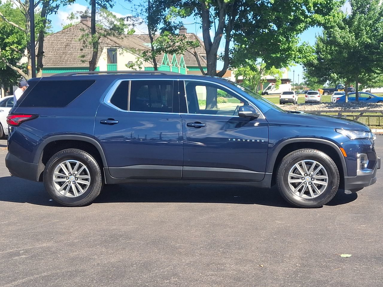 Certified 2023 Chevrolet Traverse LT FWD image 26