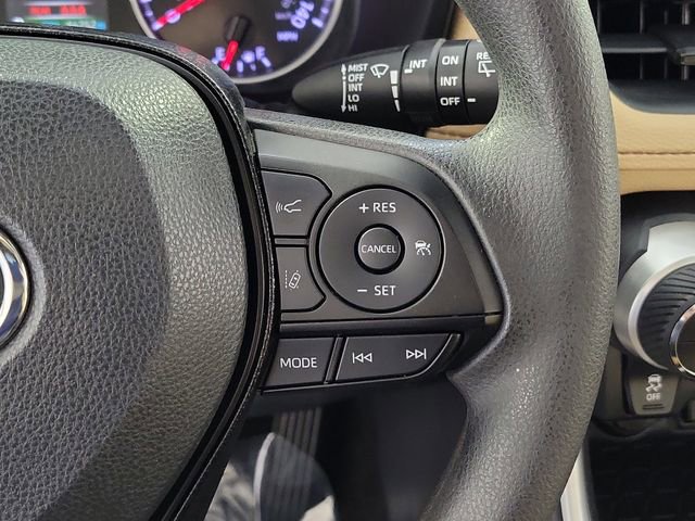 Used 2020 Toyota RAV4 XLE w/ Convenience Package FWD image 26