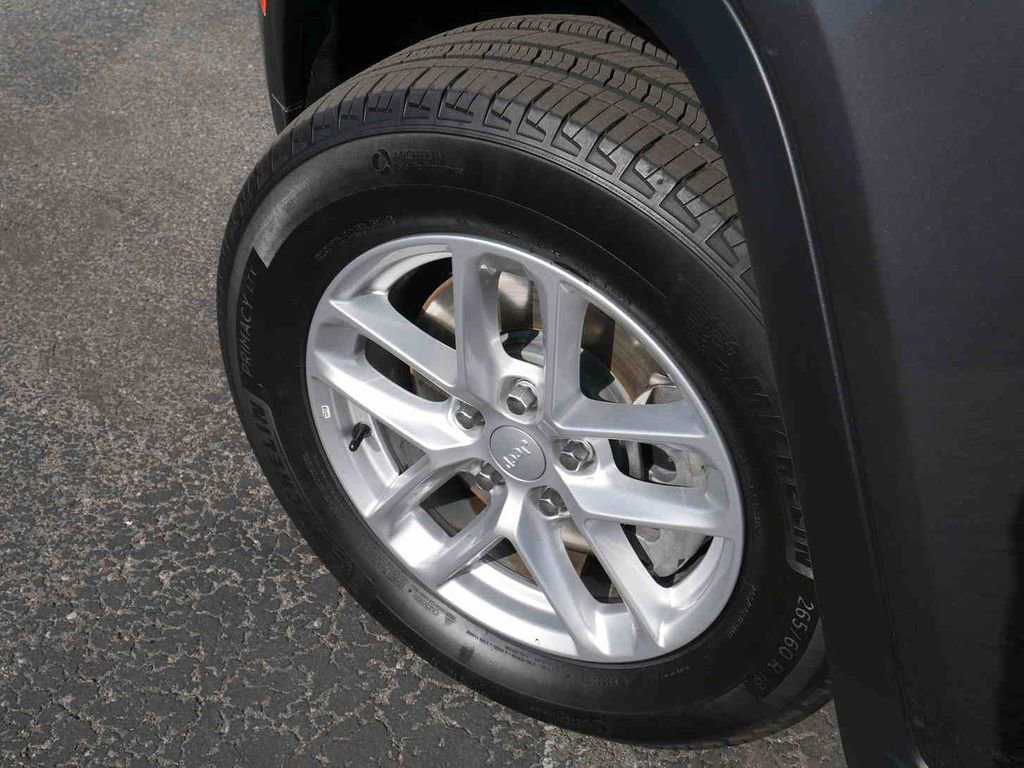 Certified 2024 Jeep Grand Cherokee L Laredo image 11