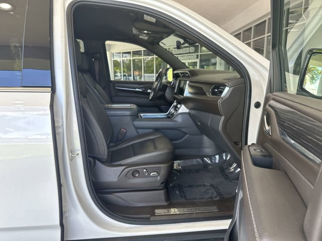 Used 2022 GMC Yukon XL Denali w/ Advanced Technology Package AWD/4WD image 29