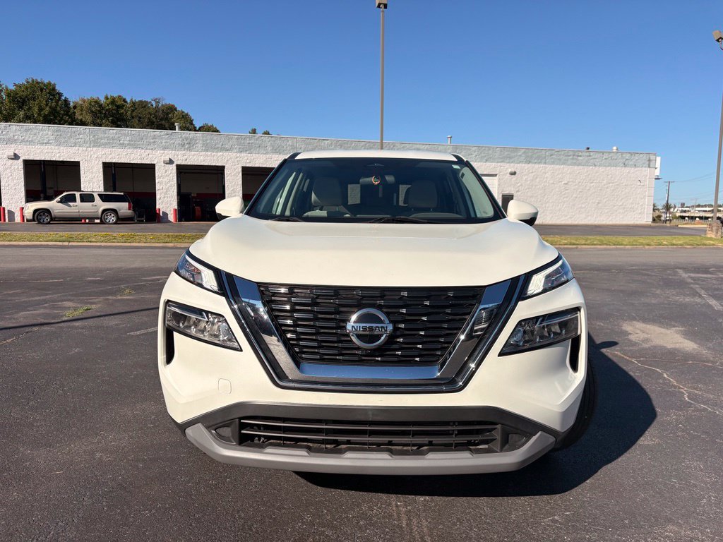 Used 2021 Nissan Rogue SV FWD image 2