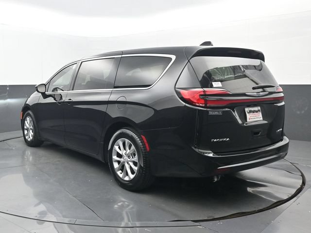 Used 2026 Chrysler Pacifica Limited FWD image 3