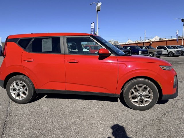 Used 2021 Kia Soul S image 2