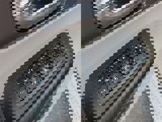 Used 2021 Chrysler Voyager Lxi image 15