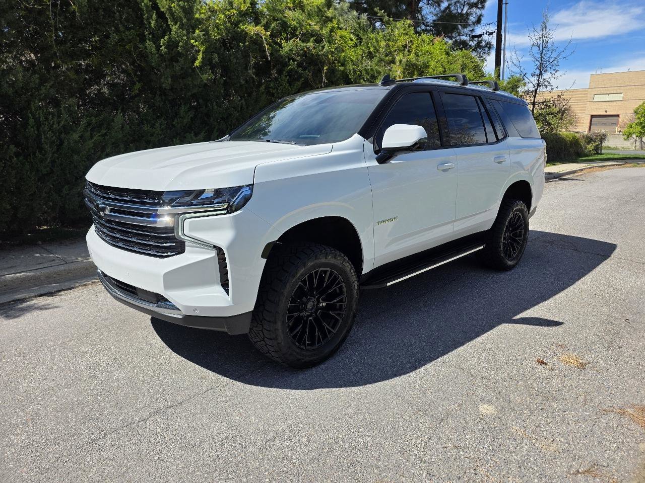 Used 2023 Chevrolet Tahoe LT w/ Luxury Package image 2