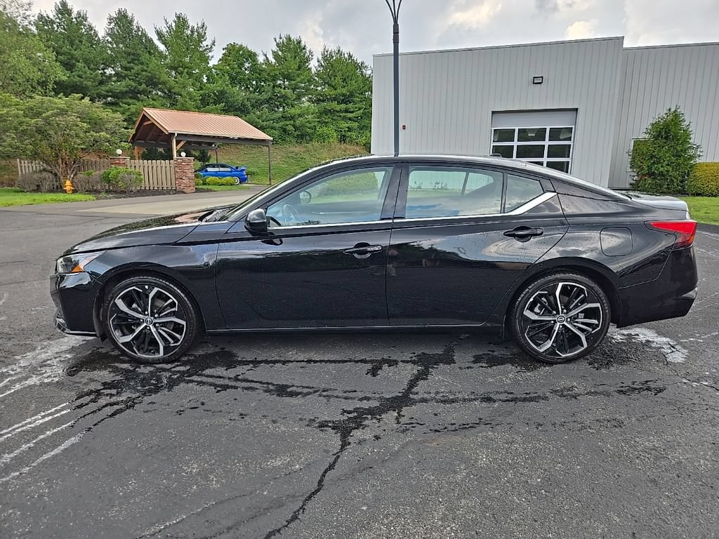 Used 2024 Nissan Altima 2.5 SR FWD image 10