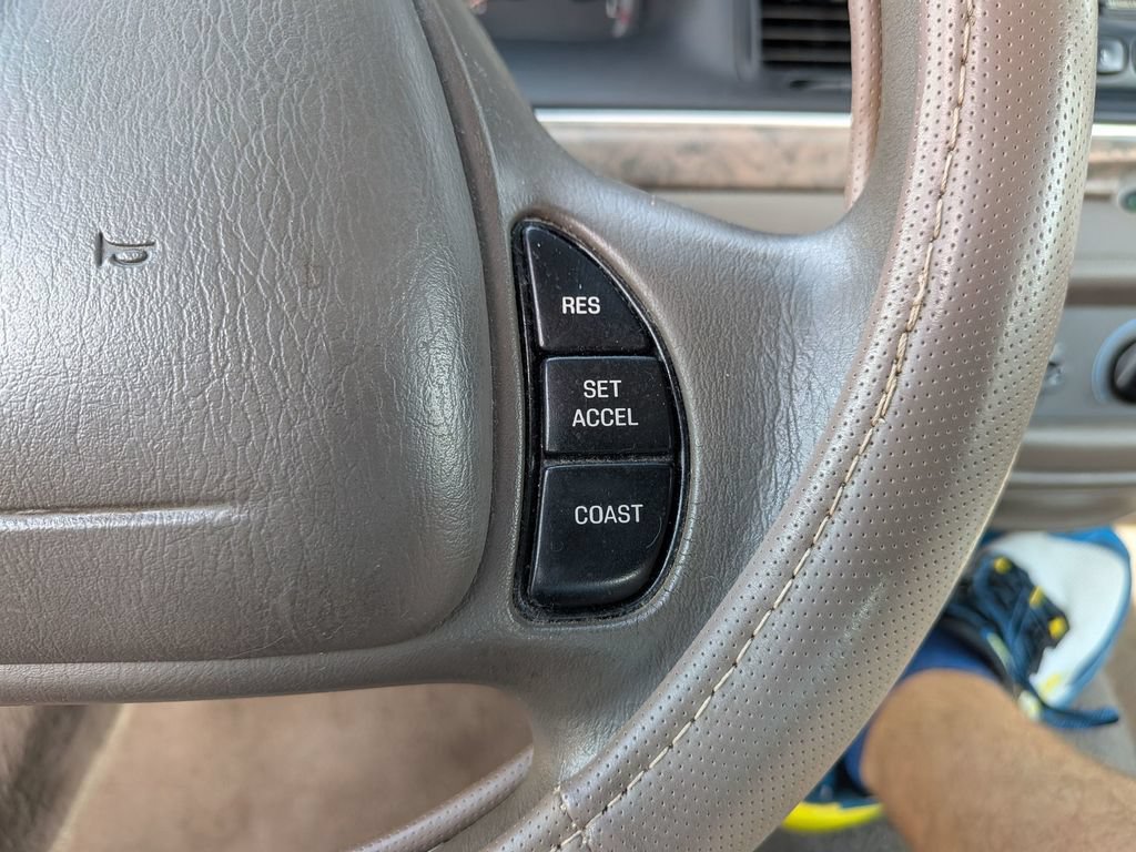 Used 1999 Ford Crown Victoria RWD image 24