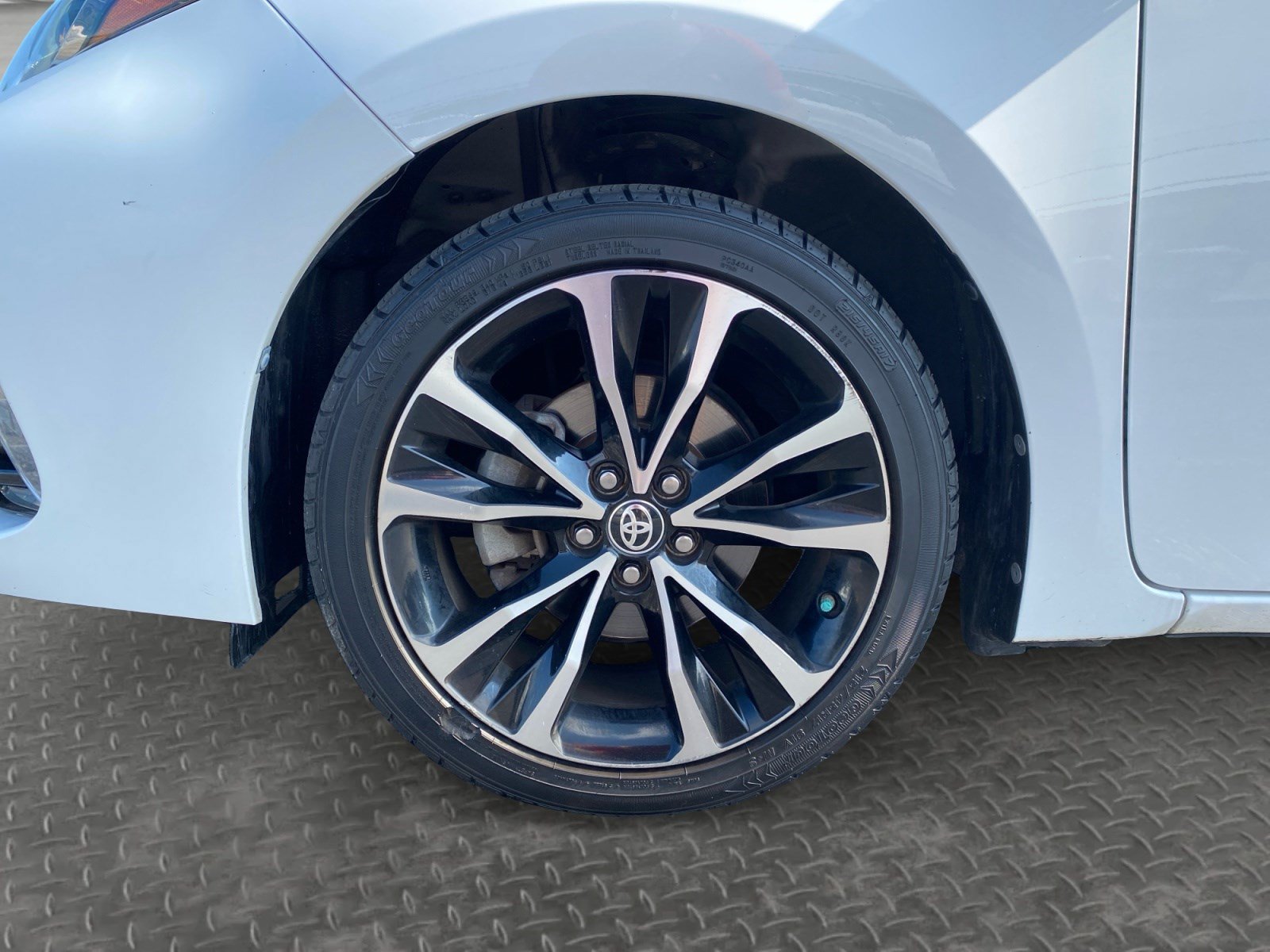 Used 2018 Toyota Corolla SE FWD image 32