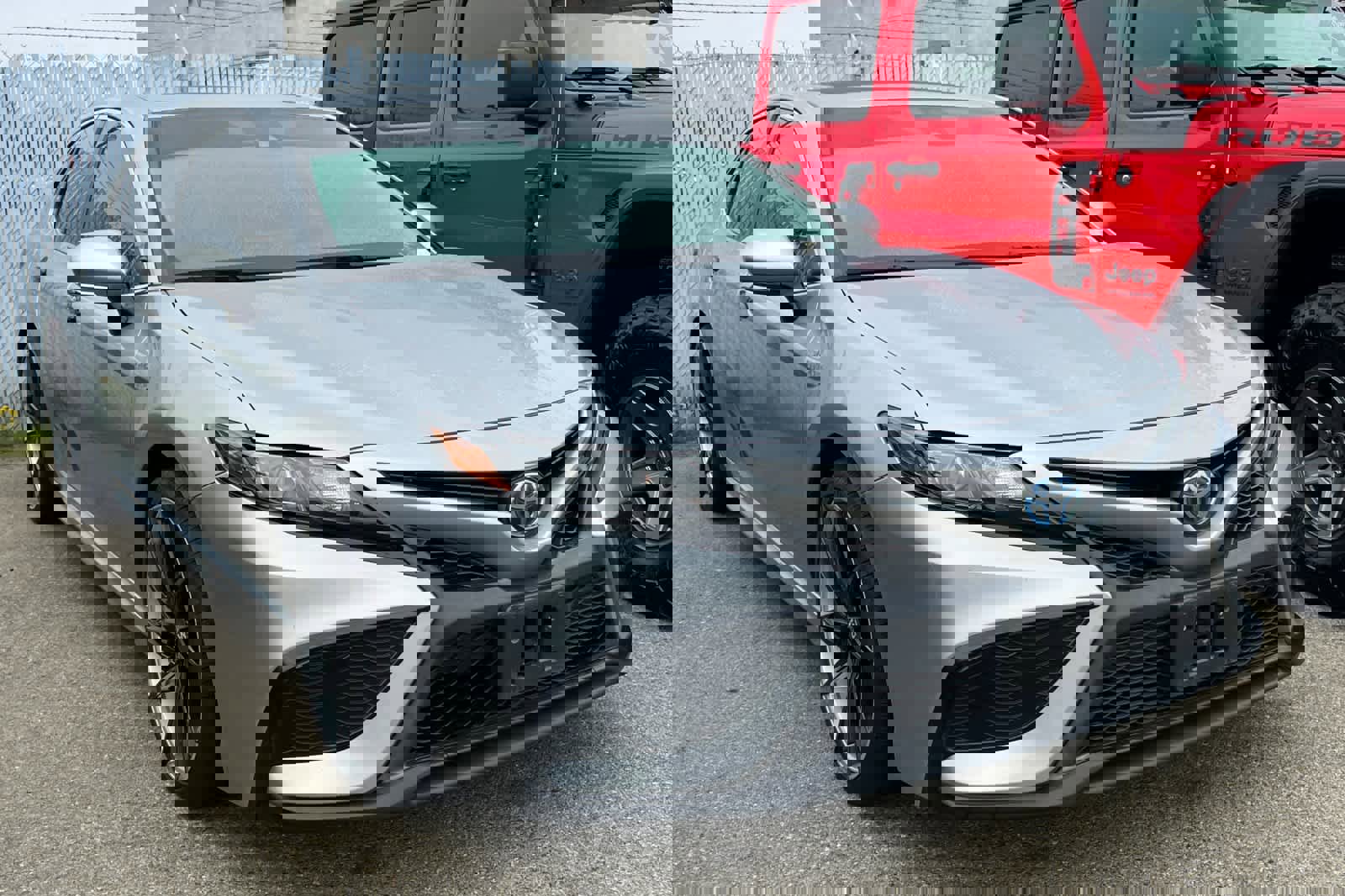 Used 2021 Toyota Camry SE image 3