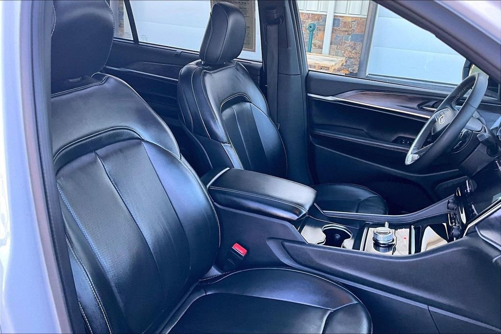 Used 2024 Jeep Grand Cherokee L Limited w/ Luxury Tech Group II image 7