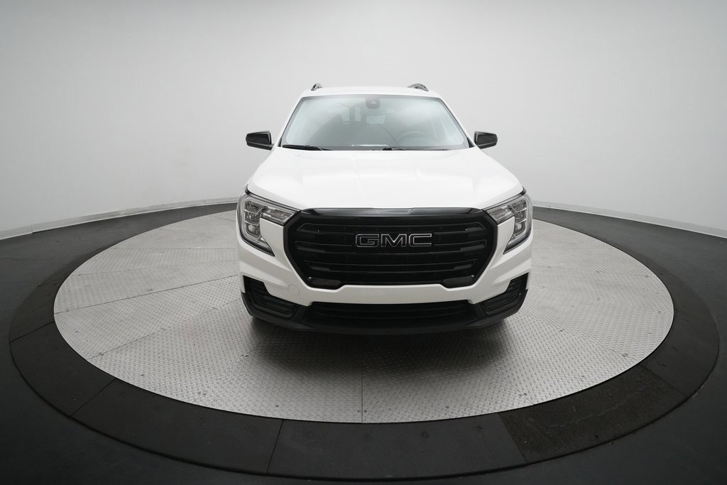 Used 2023 GMC Terrain SLE w/ Driver Convenience Package image 11