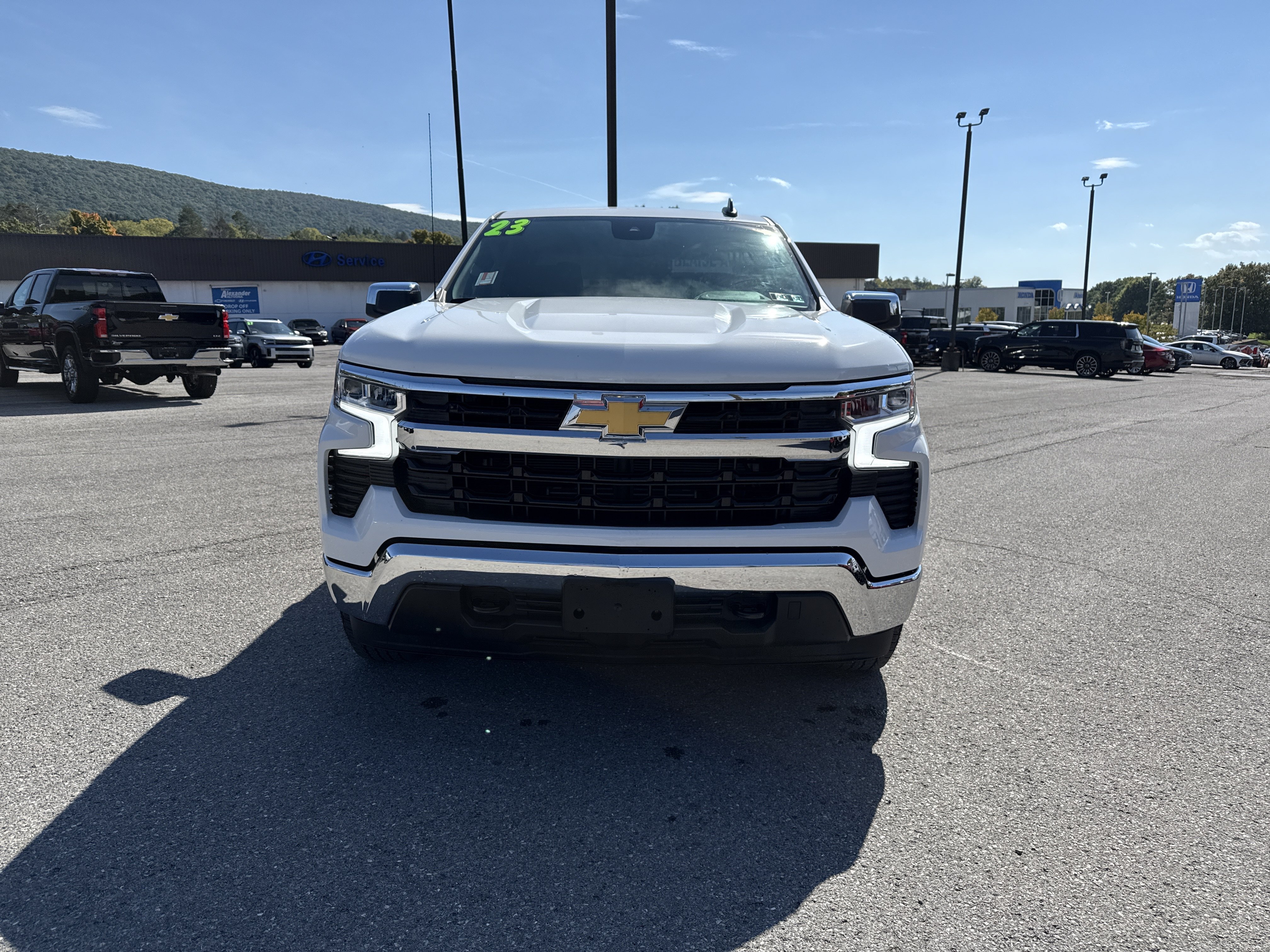 Used 2023 Chevrolet Silverado 1500 LT AWD/4WD image 9