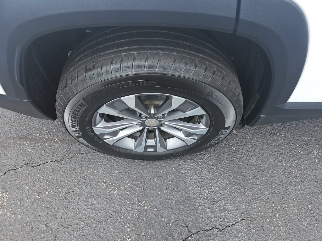 Used 2025 Chevrolet Equinox LT AWD/4WD image 11