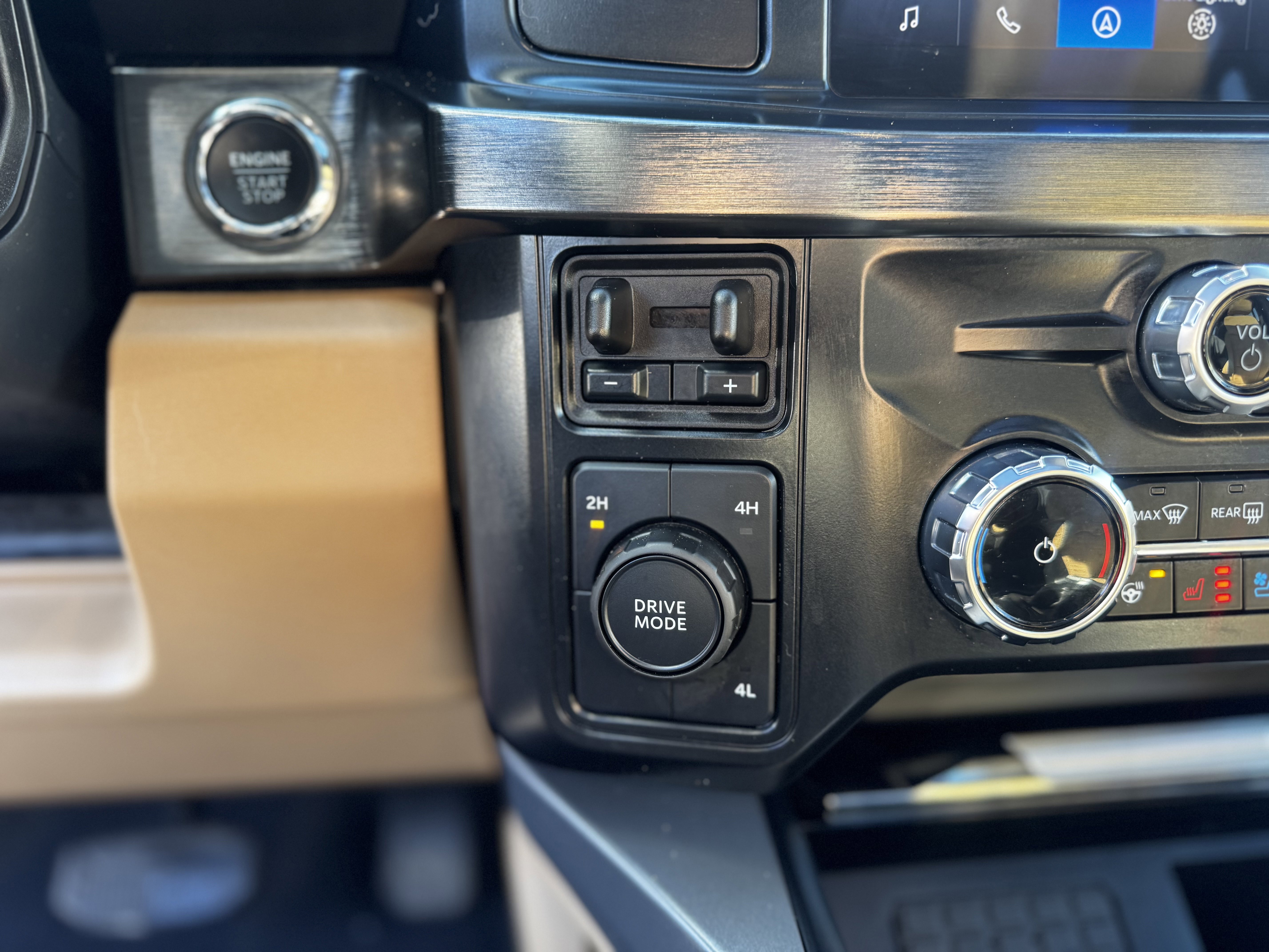 Used 2024 Ford F250 Lariat w/ Sport Appearance Package image 10