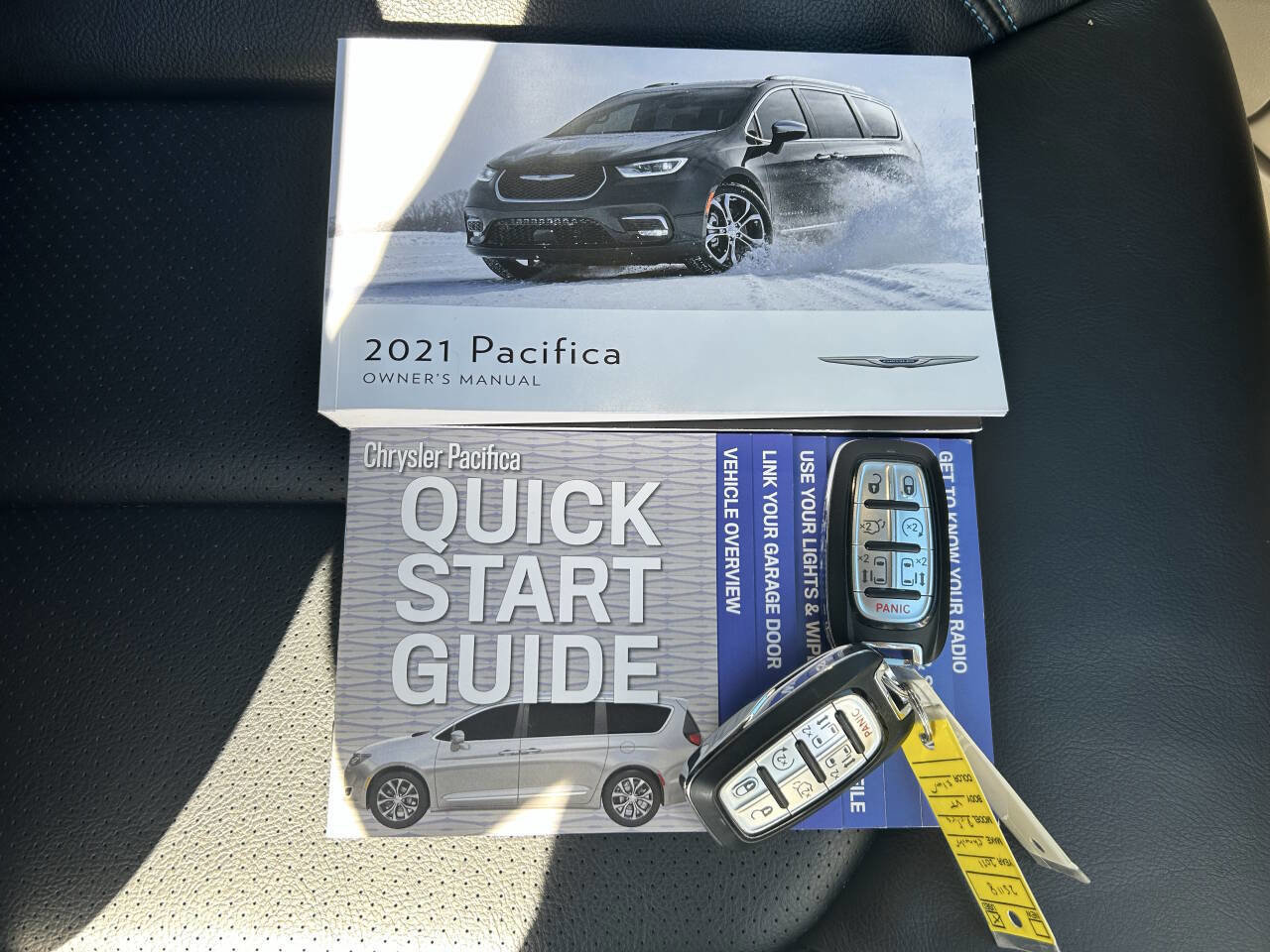 Used 2021 Chrysler Pacifica Touring-L w/ Premium & Safety Sphere Group image 31