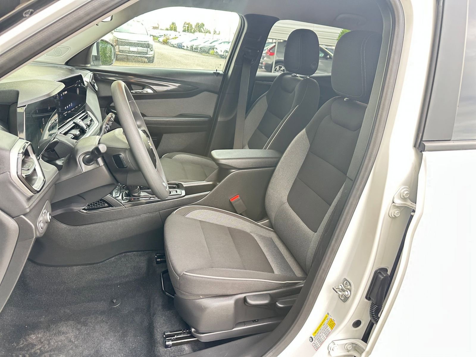 Used 2025 Chevrolet TrailBlazer LT image 36