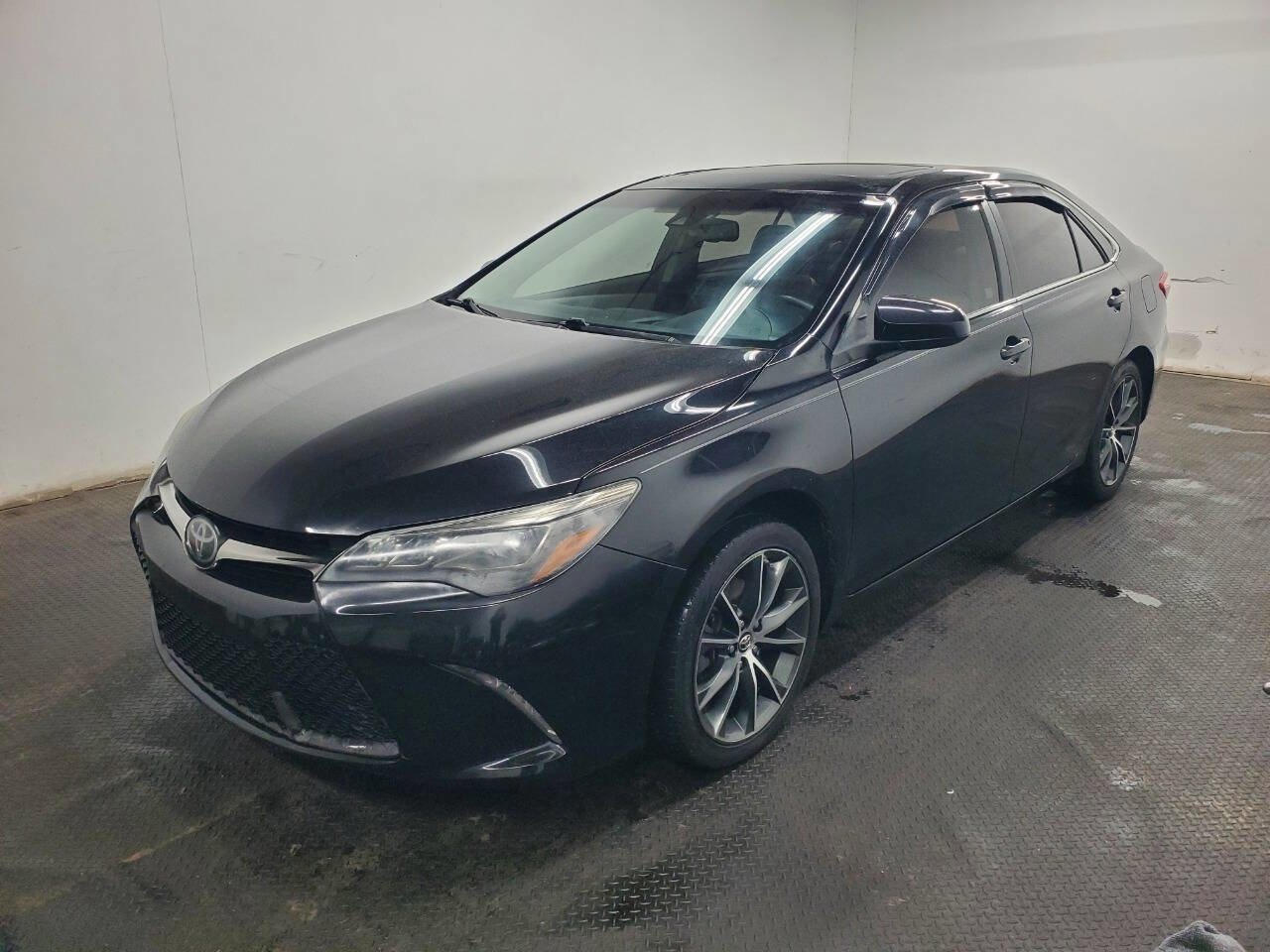 Used 2015 Toyota Camry XSE image 1