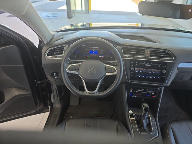 Used 2023 Volkswagen Tiguan SE FWD image 13